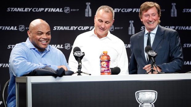 charles-barkley-crashes-wayne-gretzky-press-conference-video.jpg